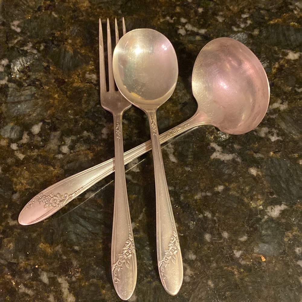 Oneida Tudor Plate QUEEN BESS II Vintage 1946 Silver Plate Flatware Silverware